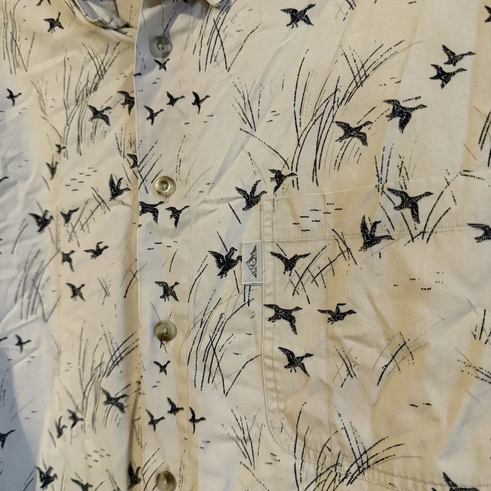 Roundtree & Yorke Auth Outfitters Men's XL Beige Navy Duck Print Button Up Shirt